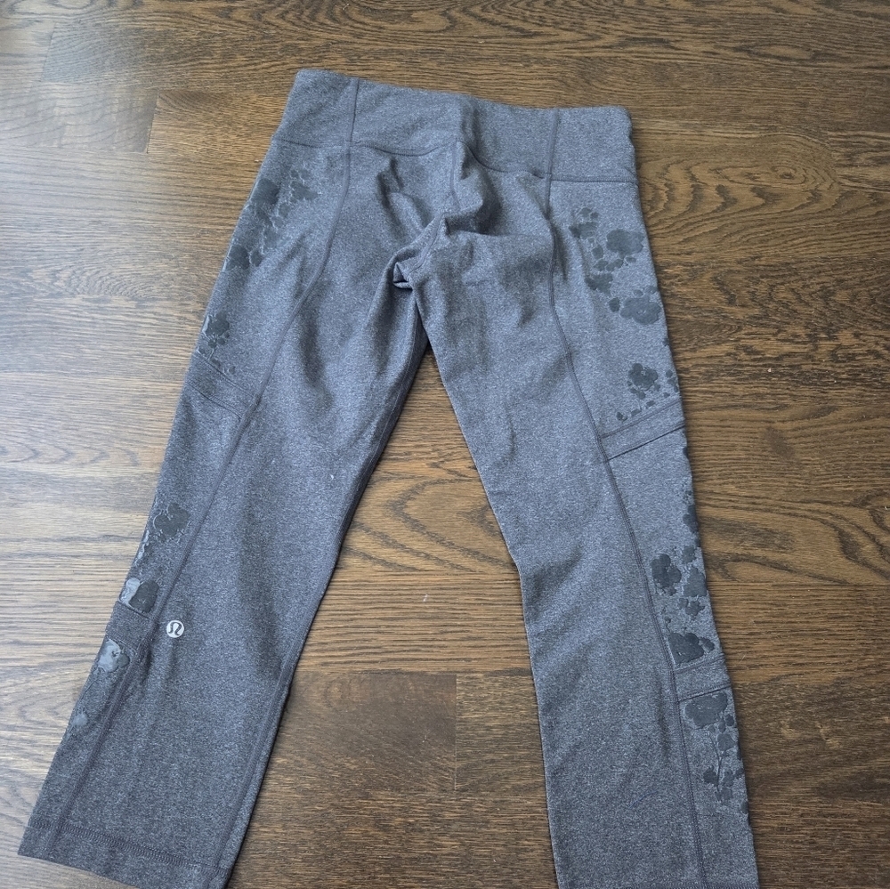 Lululemon Athletica Gray Capri Leggings Womens Sz.8 - Picture 3 of 10